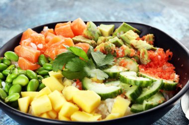 Buda kasesi somonlu ve avokado organik sebzeli.