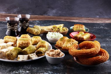 Orta doğu ya da Arap yemekleri. Fıstıklı Türk Tatlısı. Kutsal yiyecekler. Lübnanlı 