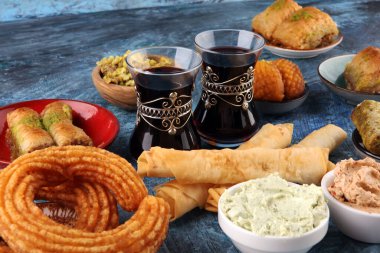 Orta doğu ya da Arap yemekleri. Fıstıklı Türk Tatlısı. Kutsal yiyecekler. Lübnanlı 