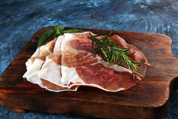 Italian Prosciutto Crudo Jamon Rosemary Raw Ham Appetizer — Stock Photo, Image
