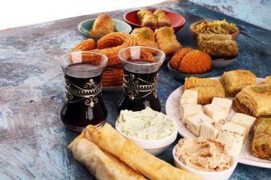 Orta doğu ya da Arap yemekleri. Fıstıklı Türk Tatlısı. Kutsal yiyecekler. Lübnanlı 