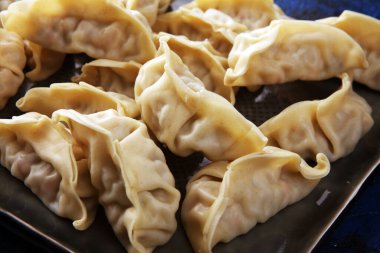 Soya soslu Gyoza veya hamur tatlısı, seçici odaklanma, kopyalama alanı.