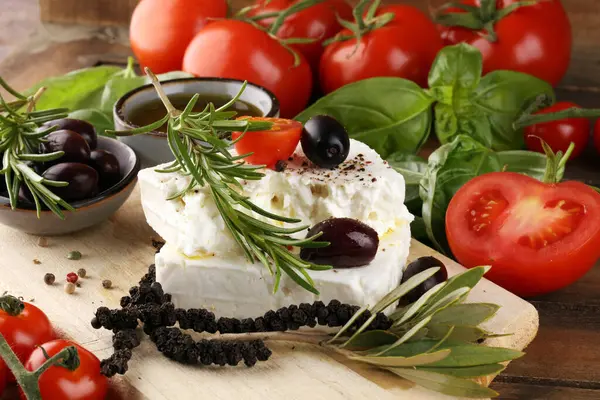Řecká Sýrová Feta Rozmarýnem Olivami Zdravá Přísada Vaření Salátu Nasekaný — Stock fotografie