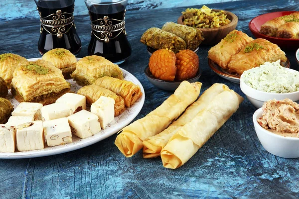 Nahöstliche Oder Arabische Gerichte Türkisches Dessert Baklava Mit Pistazien Halal — Stockfoto