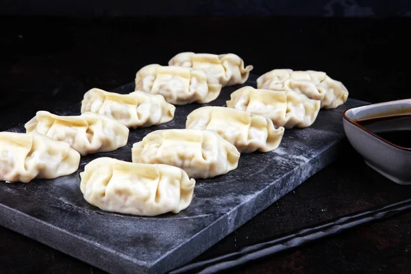 Gyoza Oder Knödel Snack Mit Sojasauce Selektiver Fokus Kopierraum — Stockfoto