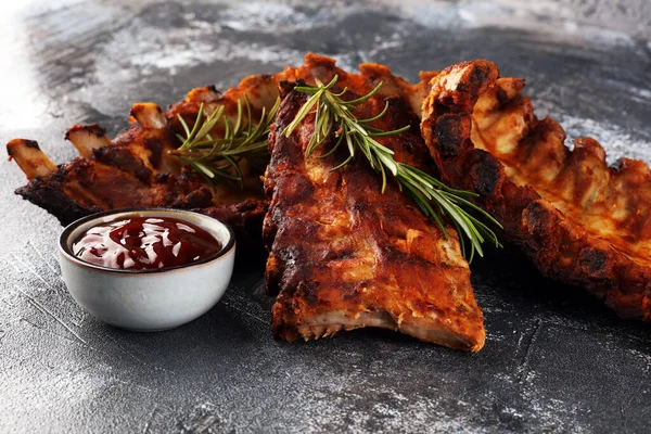 Grillezett Borda Ízletes Nagy Adag Húshoz Fűszeres Barbecue Szósszal — Stock Fotó