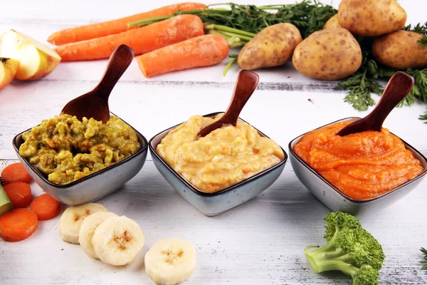 Bowls Mâncare Pentru Copii Pure Verde Galben Portocaliu Legume Organice — Fotografie, imagine de stoc