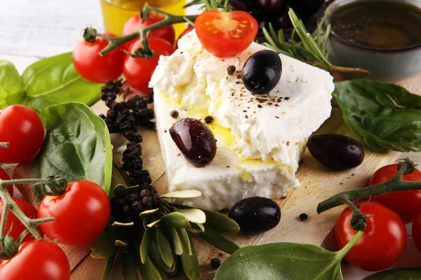 Řecká Sýrová Feta Rozmarýnem Olivami Zdravá Přísada Vaření Salátu Nasekaný — Stock fotografie