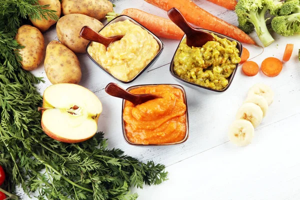 Tigelas Com Comida Bebé Purê Bebê Verde Amarelo Laranja Com — Fotografia de Stock