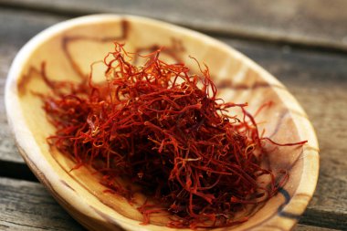 Kırsal masada Kesar, Saffron, Crocus Sativus, Safran Yığını