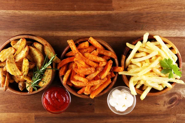 Verschiedene Kartoffeln Mit Pommes Kartoffelkeile Pommes Süßkartoffeln Zum Mittagessen Hintergrund — Stockfoto