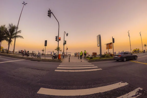 View Pedestrian Cross Traffic Road Sunset — Stock Photo, Image