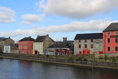 kilkenny kale kasaba ve köprü nehir parmaklıklar görünümü