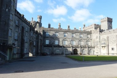 Kilkenny Castle. İrlanda Kilkenny şehir tarihi dönüm noktası.
