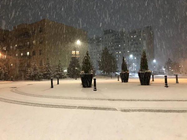 Primera nevada en Londres Canadá por la noche — Foto de Stock