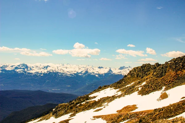 Montagne Columbia Britannica. Belle montagne della Columbia Britannica e fiume — Foto Stock