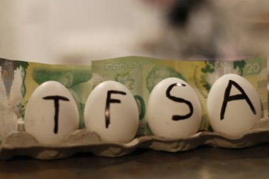 Tfsa 'nın yumurtalara yazdığı kelime. Tfsa vergisiz tasarruf hesabı anlamına geliyor