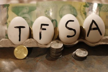 Tfsa 'nın yumurtalara yazdığı kelime. Tfsa vergisiz tasarruf hesabı anlamına geliyor