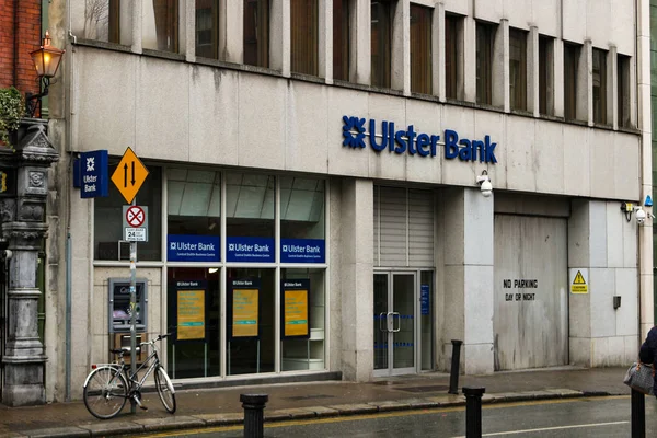 Dublín Irlanda, 18 de enero de 2018: Foto editorial del Ulster Bank. Ulster Bank es un gran banco comercial en Irlanda . — Foto de Stock