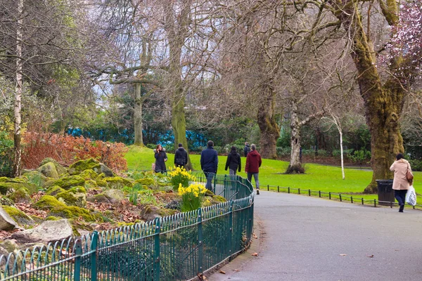 Dublin Írország, 2018. február 19.: View of St Stephens green in Dublin, a beautiful area to walk and relax. — Stock Fotó