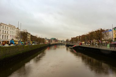 Yarım penny Köprüsü 1816 'da Dublin, İrlanda' da Liffey Nehri üzerinde inşa edilmiş..