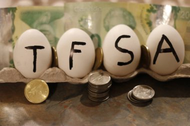 Tfsa 'nın yumurtalara yazdığı kelime. Tfsa vergisiz tasarruf hesabı anlamına geliyor