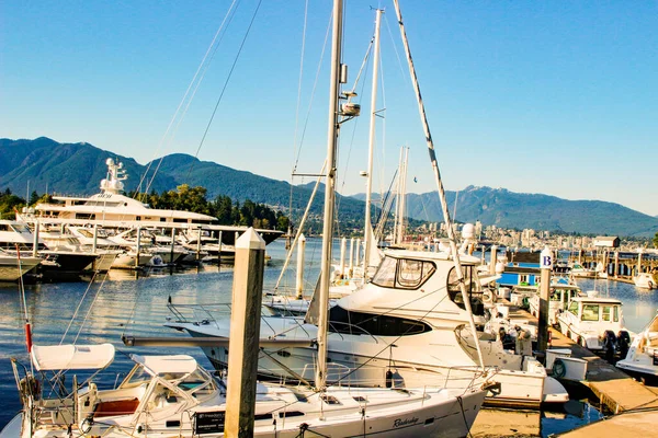 18 juin 2018, Vancouver Canada, Photo éditoriale de faux quai du ruisseau montrant les magnifiques bateaux amarrés . — Photo