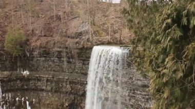 Hamilton Ontario Kanada 'da teknelerin videosu düşüyor