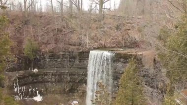 Hamilton Ontario Kanada 'da teknelerin videosu düşüyor