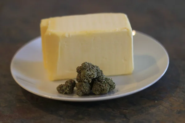 Cannabutter Proces Van Het Maken Knopen Marihuana Voor Een Boterstokje — Stockfoto