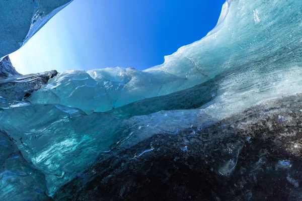 Παγετώδη πάγο σπηλιά icelnd θέα στον ουρανό — Φωτογραφία Αρχείου
