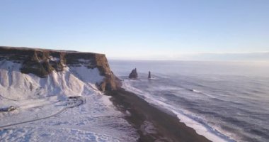 Reynisfjara siyah kum plaj havadan görüntüleri