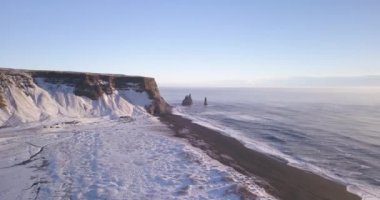 Reynisfjara siyah kum plaj havadan görüntüleri