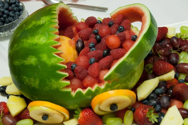 Cesta de frutas de melancia — Fotografia de Stock