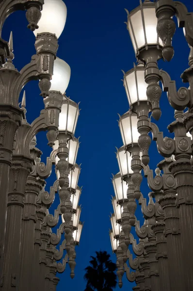 Luz de rua no fundo do céu branco — Fotografia de Stock