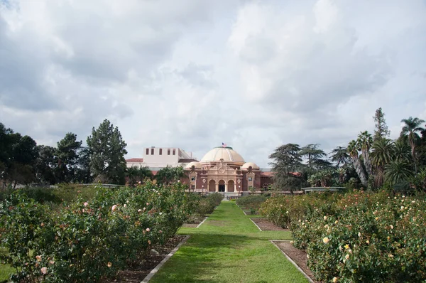 Centro de Parque en día soleado con nubes — Foto de Stock