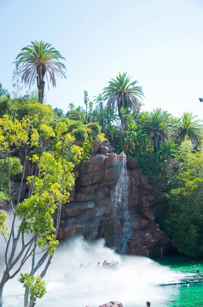 Vattenfall i zoo i los angeles — Stockfoto