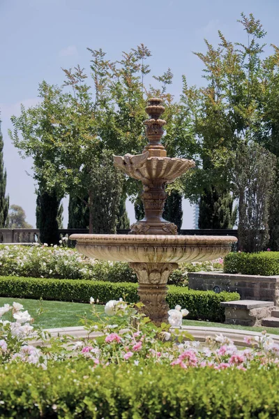 Flowerbeds and fountain in one of the park — Stock Photo, Image