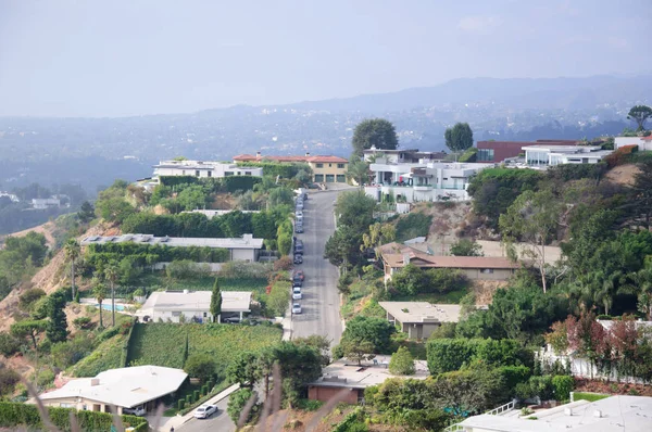 Λος Άντζελες, Καλιφόρνια, ΗΠΑ εναέρια θέα των μοντέρνων σπιτιών στην πλαγιά του λόφου — Φωτογραφία Αρχείου