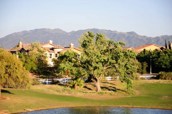 Bunkers de arena en el hermoso campo de golf — Foto de Stock