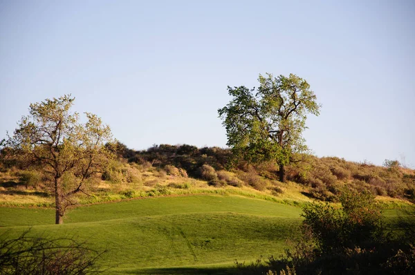 Bunkers de arena en el hermoso campo de golf — Foto de Stock