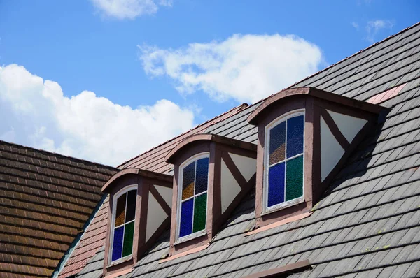 Oud huis in middeleeuws dorp in Californië — Stockfoto