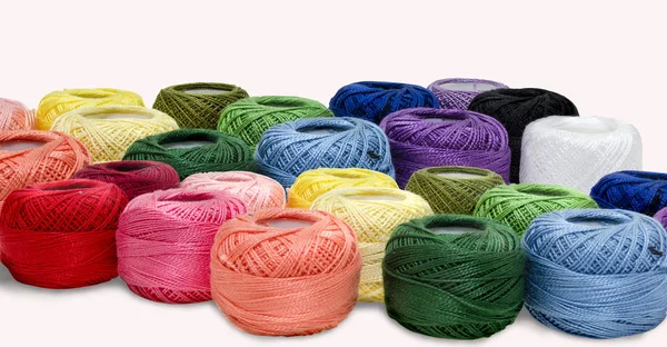 Uma variedade de fios de seda . Fotos De Bancos De Imagens