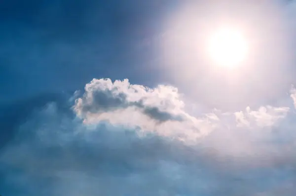 gökyüzü ve güneş