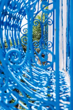 Sidi Bou Said bir mavi ve beyaz şehirde sıcak güneşli yaz gün