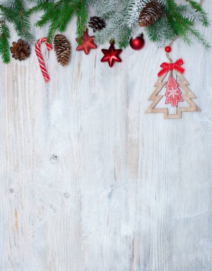 Her yıl kesilen eski ağacın uç yüzünde halka ve çatlaklar