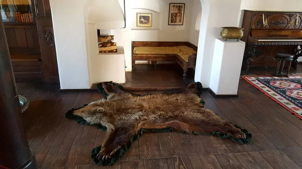 Romanya 'nın Brasov kentindeki Ortaçağ Bran Kalesinin İçi