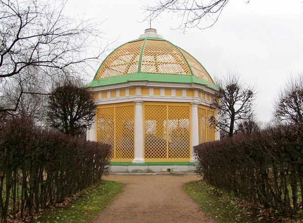 Kuskovo Parkı 'ndaki Aviarium, Moskova, Rusya