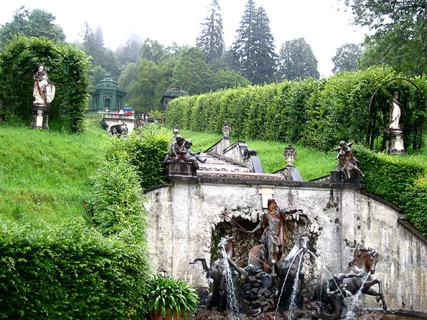 Fontaine au Castle Park Linderhof, Bavière, Allemagne — Photo