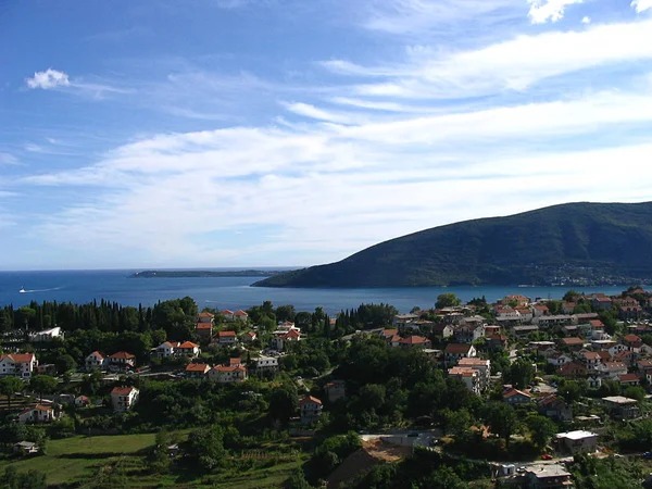 Kilátás nyílik a Boka Kotorska-öbölben, Montenegró — Stock Fotó
